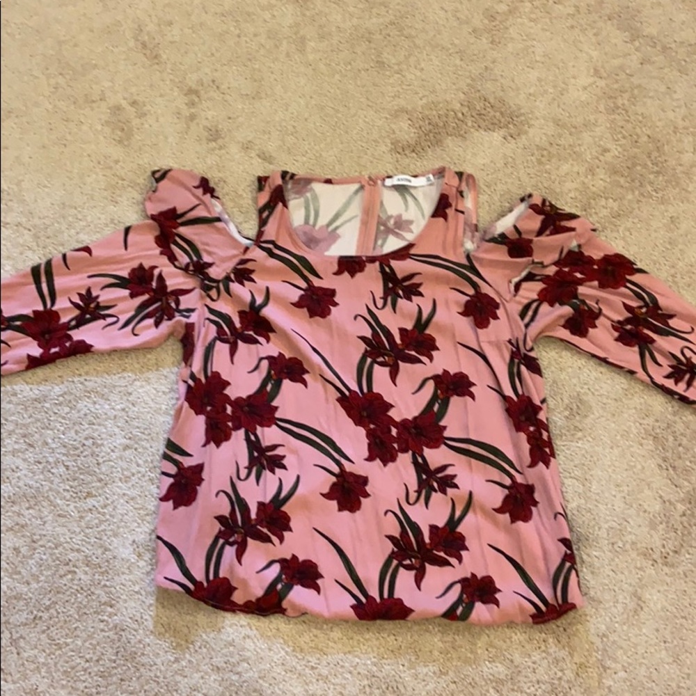 3/4 sleeve shoulder out blouse